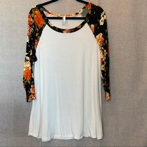 🖤3 for $20🖤 White & Floral 3/4 Length Sleeve Top